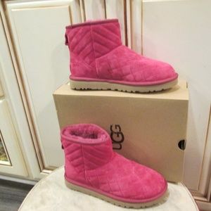 new UGG AUSTRALIA PINK QUILTED women's ankle snow booties Sz 6